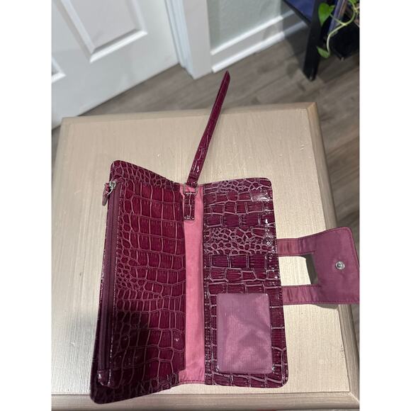 Kenneth Cole Reaction Purple Faux Animal Print Texture & Design Wristlet/Clutch - Picture 5 of 8